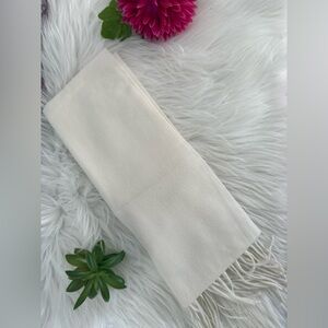 💫‎ 4/$25-  St Michael From Marks & Spencer Acrylic Scarf